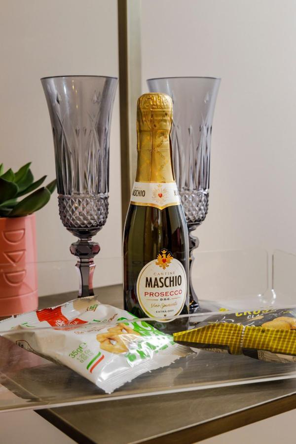 Vicky'S Luxury Guesthouse Napoli Bagian luar foto